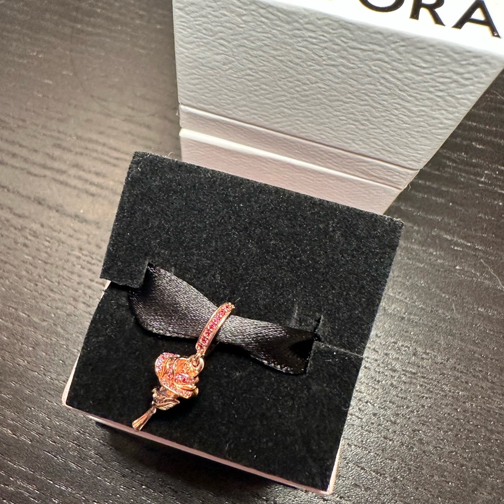 Pandora rose gold rose